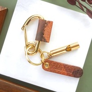 個性化姓名雕刻 黃銅按扣登山扣鑰匙扣迷彩皮革包裹 D 登山扣鑰