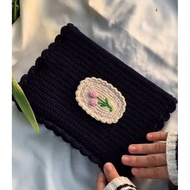 Knot and co. | Book sleeve frame tulip | Knitted book cover | Cover novel