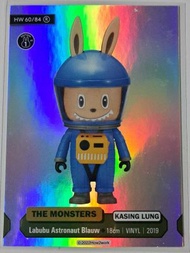 HOW2WORK - HOW2WORK THE MONSTERS SERIES 1 KASING LUNG HW 60/84 Labubu Astronaut Blauw R卡 集換式卡牌