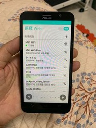 ASUS _X013D 華碩5.5”智能雙卡手機 手提電話 ( 注：鎖咗Google 須自行解鎖 及 屏幕玻璃有裂，液晶唔會爆)