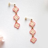 タティングレースの小花の三連ピアス・桜