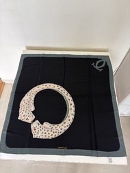 Cartier 豹紋絲巾