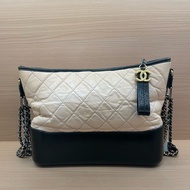 NO:D40 Chanel 香奈儿 Gabrielle 中號 26開 奶茶拼黑色鸳鸯链条流浪包 有塵袋 無卡無盒子 尺寸底長27*高22