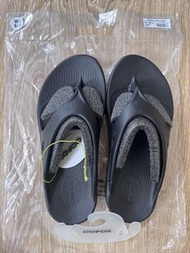 Black Oofos sandals (unisex)