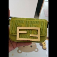 芬迪Fendi FF logo nano baguette 包