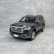 LCD 1: 18 Toyota Land Cruiser Toyota Land Cruiser LC300 ZX Alloy Car Model