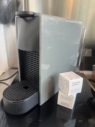 Nespresso 咖啡機連清潔膠囊