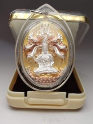 3k觀世音菩薩.龍婆瑪哈蘇拉薩.法會名稱 (永遠富裕)$350觀音是華人都很熟悉的法相當配戴者遇到困難，觀音將會在身後保護著正面為觀世音菩薩，背後太極圖案代表陰陽調和，生生不息。大師在法會加持時，所修