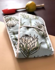 台灣獨家aLoveSurpeme南非手繪加厚隔熱長布巾手套_藍底藍色帝王