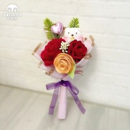 【生日禮物/畢業花/情人節花束】角落生物白熊不織布玫瑰手作花