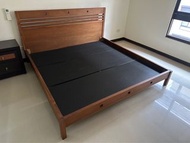 桃園OK二手家具-漂亮 實木 加大雙人床架 6x6.2