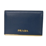 二手 Prada Saffiano 金屬卡包，藍色，按扣開合，對折式證件卡包/名片夾，帶隔層，品牌Plate， Bluette 卡包 1MC122 QME F0016