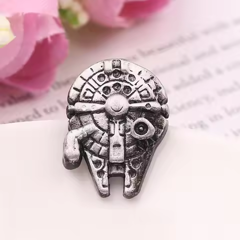 Star War Brooch Spacecraft Millennium Falcon Vintage Badge Metal Brooch Clothing Backpack Pin Fashio