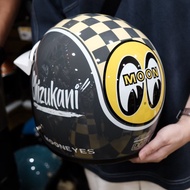 2021年MOONEYES 4/3安全帽(水泥灰下標區)GALLOP聯名款