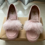 （99%近全新）澳洲知名專櫃品牌UGG女粉紅色毛絨平底娃娃鞋