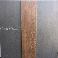 Granit roman motif kayu 15x60 dBalsa Wengue