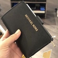 《現貨》Michael kors mk 金字LOGO素面防刮皮革釦式中夾 黑色