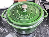 Staub 26cm 圓型鑄鐵鍋