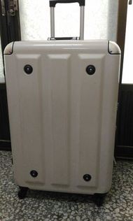 日本MOM 29吋德國拜耳PC鋁框硬殼防磨損海關密碼鎖行李箱旅行箱登機箱拉桿箱原價7440