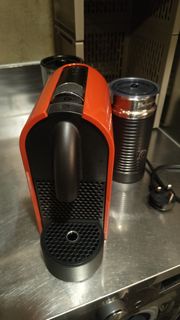 Nespresso U 咖啡機 附奶泡機