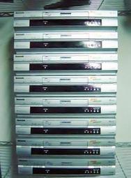 【小劉二手家電】九成新的PANASONIC  VHS錄放影機,NV-F90TN型,附全新遙控器,壞機也可修理/回收!