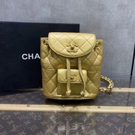 價格超漏稀有vintage Chanel mini duma 金色雙肩包後背包。有玩vintage 就知道mini duma行情價格在哪！！