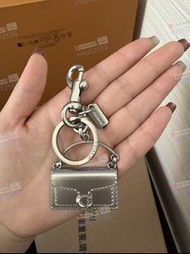 🎁COACH 蔻馳 銀色酒神包掛飾 鑰匙扣 包包掛件 禮物Keychain, Bag Charm, Hanging Ornament – Gift