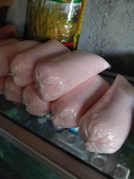 Pupuk urea repack 1KG berwarna merah muda dalam kemasan plastik transparan.