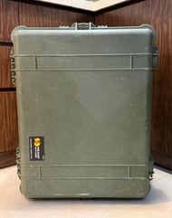 Pelican 1610 Case Olive Green with Dividers