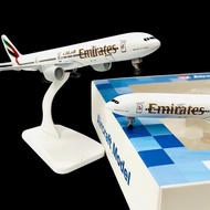MÁY BAY MÔ HÌNH BOEING777 EMIRATES AIRLINES TỈ LỆ 1:400 (20CM) + ĐẾ TRƯNG BÀY