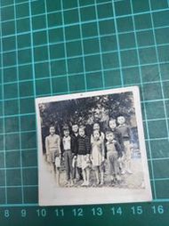 【台灣博土TWBT】202404-168 懷舊照片-50年代小孩們服飾合照 老件