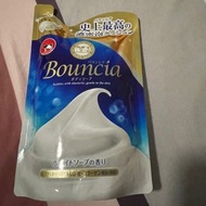 （不換物）日本牛乳石鹼 Bouncia美肌滋潤沐浴乳補充包400ml 優雅花香 2706