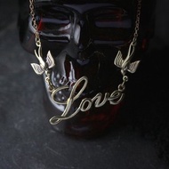 愛與燕子項鍊。