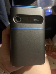 USATISFY 便攜式智能投影機