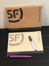 (4692) 全新順豐紙箱系列磁石寫字板連筆套裝, 可貼在雪櫃上，方便書寫, 實用,大約長16 x 闊22 cm, 清貨價$75