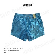 Moschino กางเกงว่ายน้ำ รุ่น Logo-Plaque Metallic Beach Shorts Code: V3A422193040304