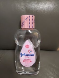 Johnson Baby Oil 溫和潤膚油