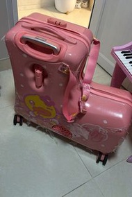 B duck 粉紅色兒童行李箱，可坐可騎行