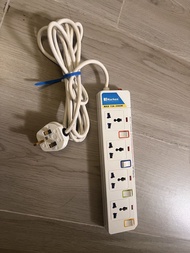 Narken 220v 三腳  （有fuse 有保險絲）四插位 多國 電拖排 電插座 電插排  適合中國 美國 歐洲 日本 電器供電 $20