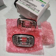 FRONT WING FENDER TURN SIGNAL LIGHTS LANDCRUISER TURBO HDJ80 & HDJ100/1