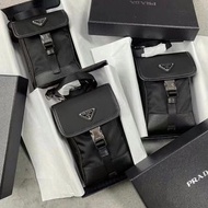 Prada手機包