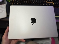 Silver MacBook Pro 14” 2023 M2 16GB RAM 512 SSD