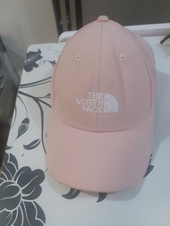 The North Face 粉色棒球帽