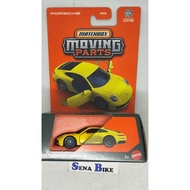Matchbox Moving Parts - Porsche 911 Carrera 4S - Yellow
