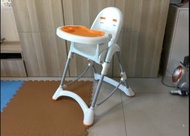 Myheart 餐椅(橘色)可調高低收折，餐盤可拆洗