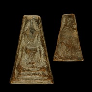 พระผงสุพรรณ หนึ่งในเบญจภาคีพระเครื่อง  พระกรุ อายุหลายร้อยปี เนื้อดินดำ รับประกันพระแท้ sp1