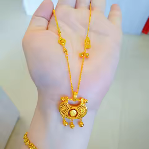 Classic Heritage Filigree Rotatable Bell Pendant Women 24K Gold AU999 Exquisite Craft and Meaning