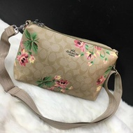 Coach sling bag / coach sling bag double zipper / coach sling bag 2 retseleting / coach flower bag