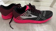 絕版頂尖brooks跑鞋 size 24
