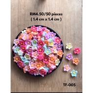 RM4.50/50 pieces : TF-005 - Resin - Bunga - Flower - 1.4 cm x 1.4 cm